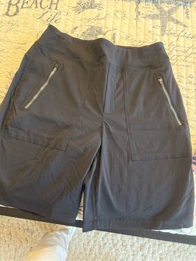 Athleta Black Travel Hiking Shorts Size 6 Zip Pocket Performance